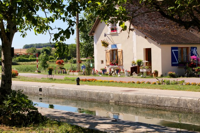 sluiswachtershuis canal du nivernais